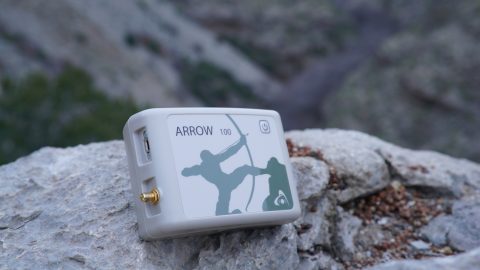 Arrow 100 GNSS receiver subfoot submeter GPS receiver four constellation for iOS, Android, Windows