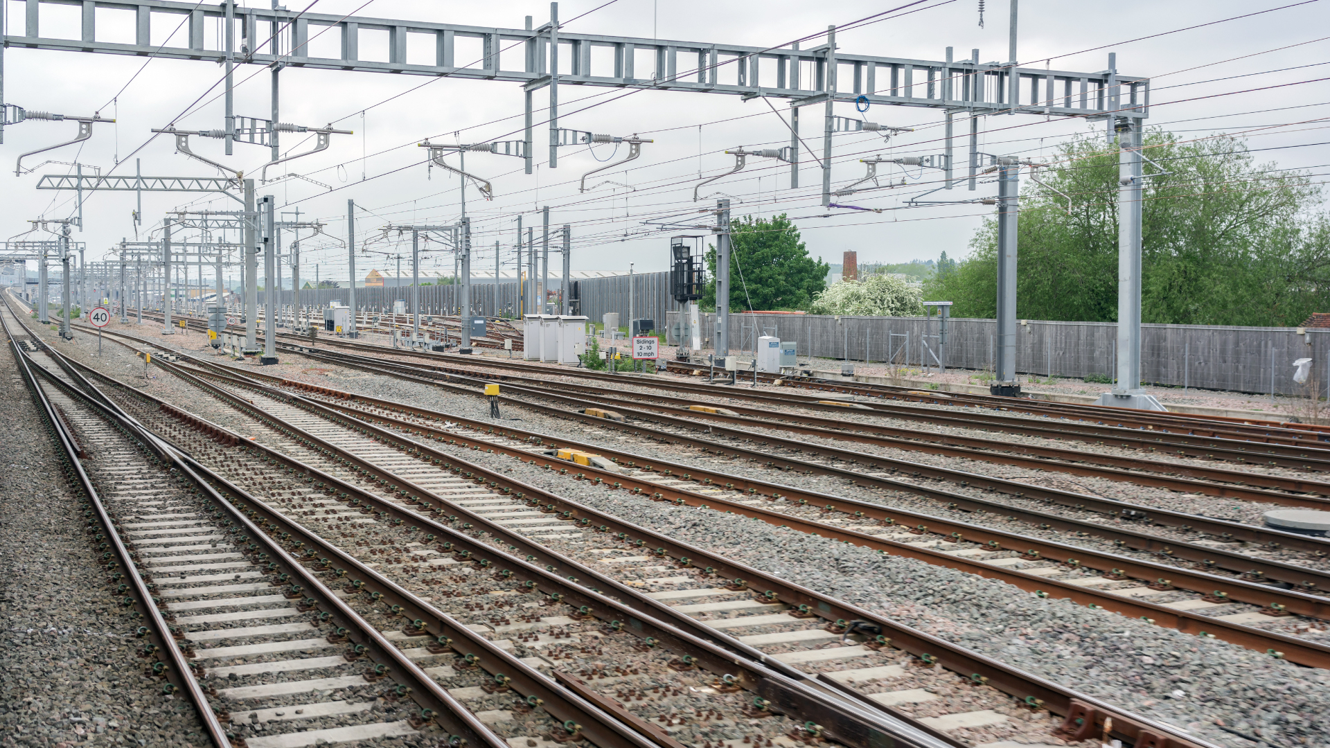 Arcadis uses ArcGIS Survey123 and Eos Arrow GNSS for electric asset railway survey