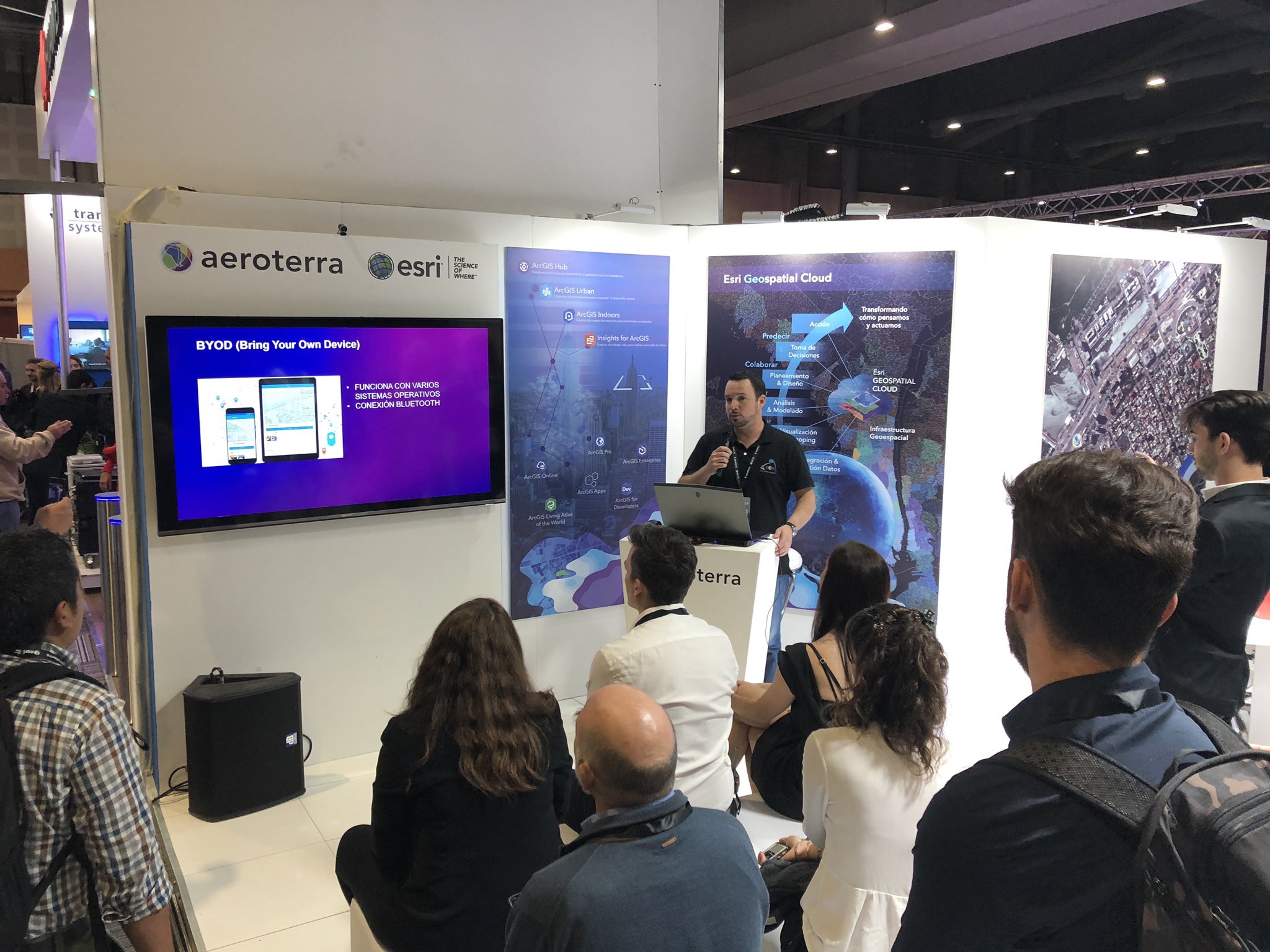 Eos Aeroterra Esri Buenos Aires Eos Positioning Systems booth GPS GNSS ArcGIS Esri Apps mobile mapping accuracy bluetooth receiver