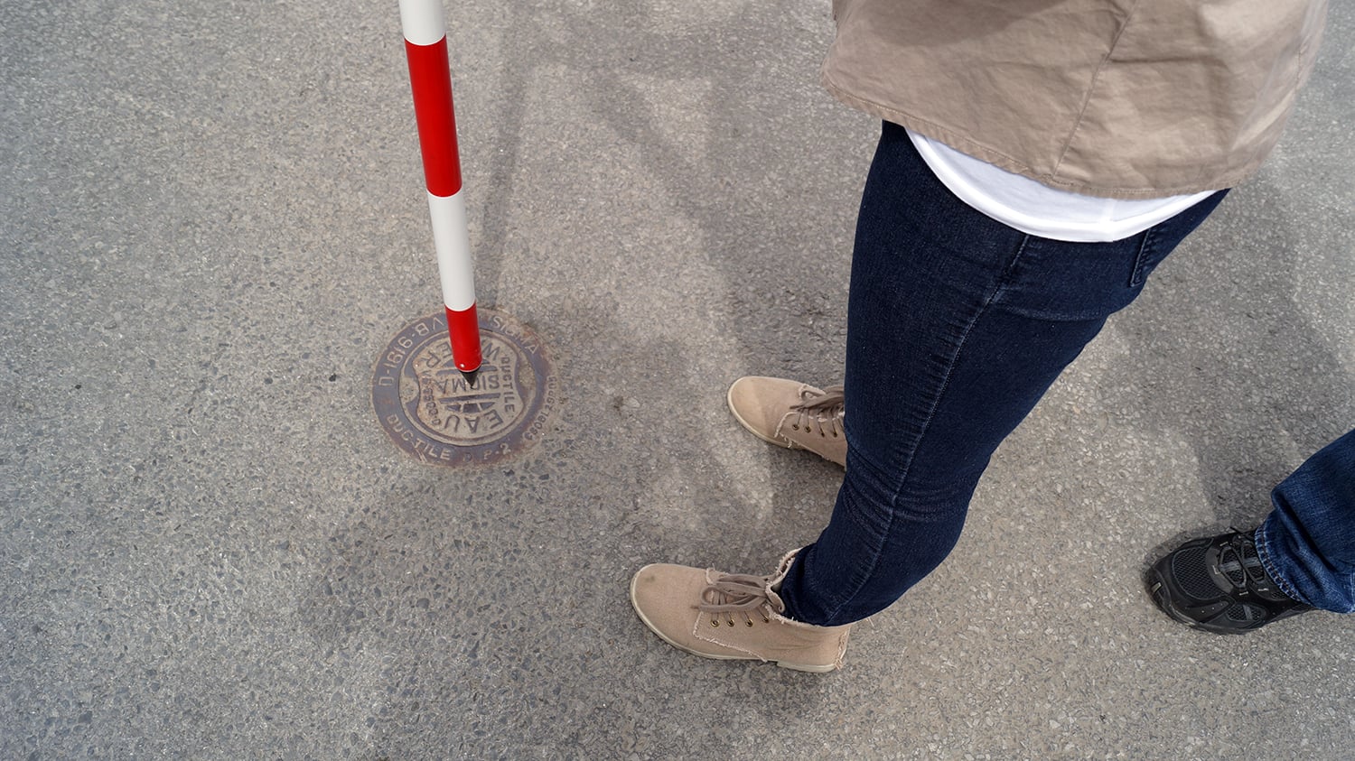 Industry Water - Mapping Manhole with Eos Arrow GNSS Rangepole Setup