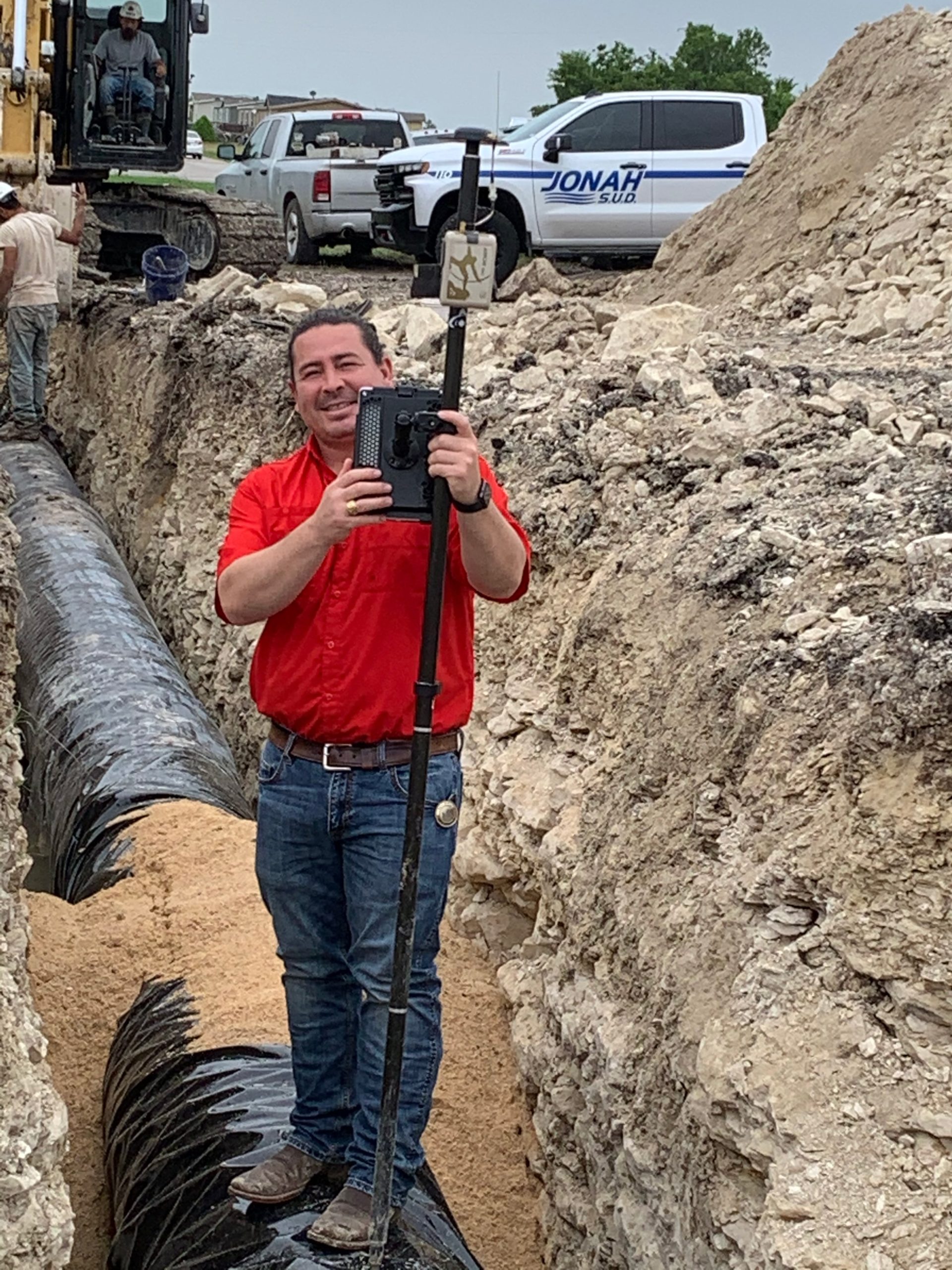 Dave Babicki performs data collection on a water utility line using an Eos Arrow Gold GNSS receiver with Esri ArcGIS Field Maps