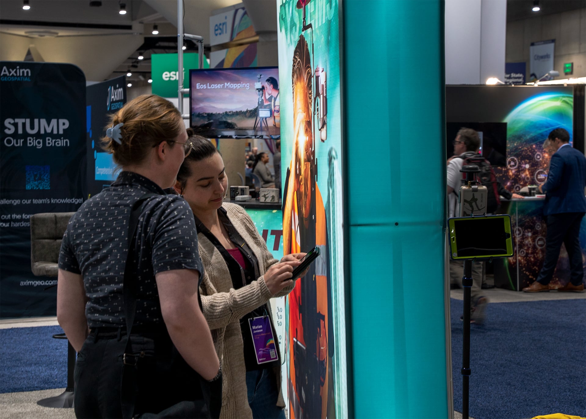 Marian Stalker speaks to a customer at the Eos Esri UC booth