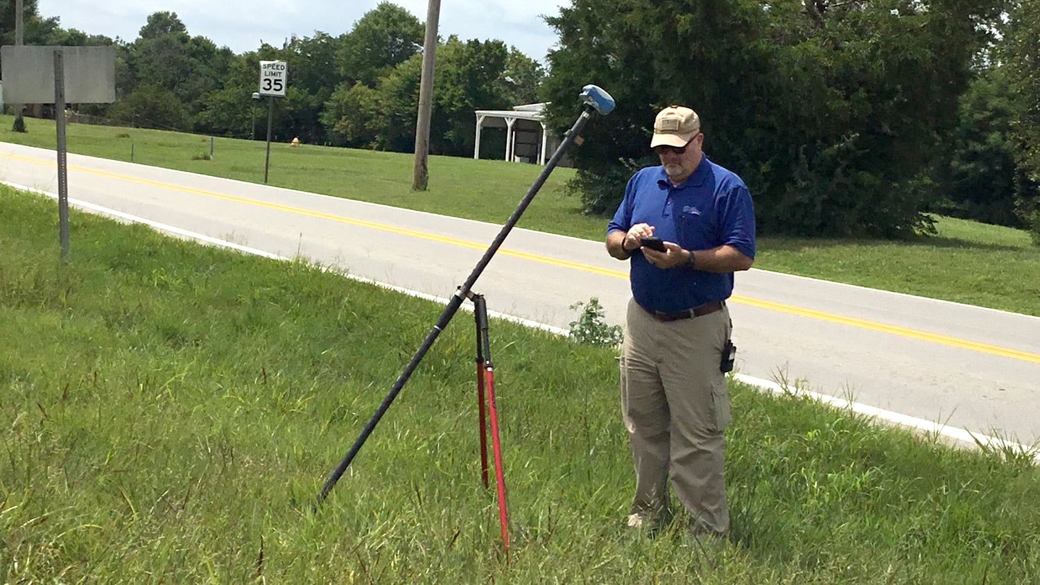 Kenny Ratliff uses high-accuracy Skadi Tilt Compensation maps water assets at Oldham County Water District in Kentucky