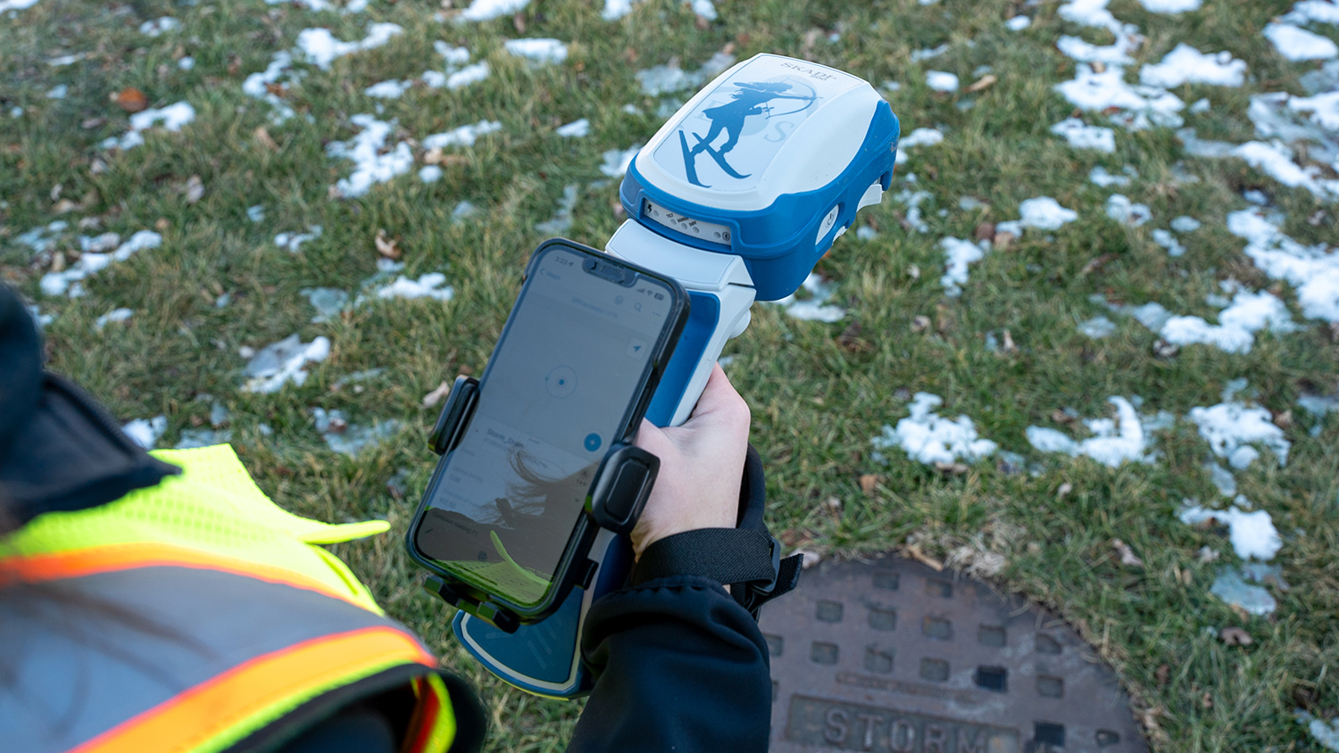 Skadi 200 Mapping Stormwater Manhole in the Field