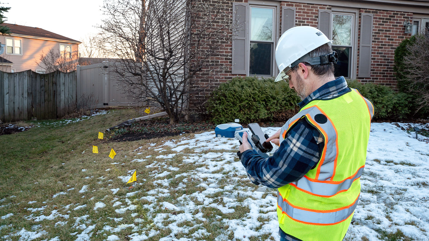 Skadi Gold and Skadi Smart Handle Mapping Gas Line in the Field