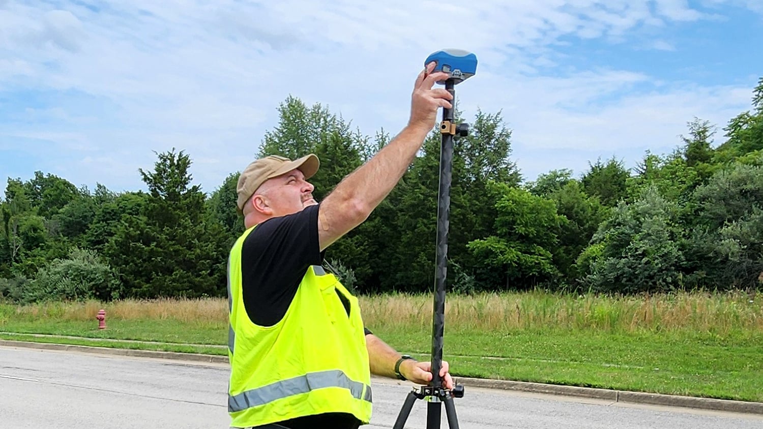 Kenny Ratliff uses a Skadi Gold high-accuracy RTK GNSS receiver at Oldham County Water District in Kentucky for water utility assets