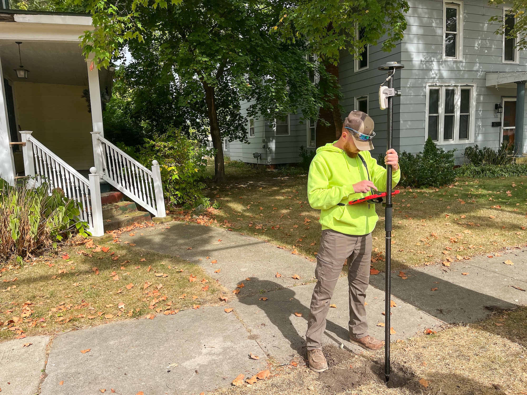 A Spicer Group staff member maps the location of a water service line asset. He's using an Arrow Gold GNSS receiver connected to the MDOT CORS network to achieve 1 cm positional accuracy, and he uses ArcGIS Field Maps on an iPad to collect the location and other related asset attributes directly onto a web map.