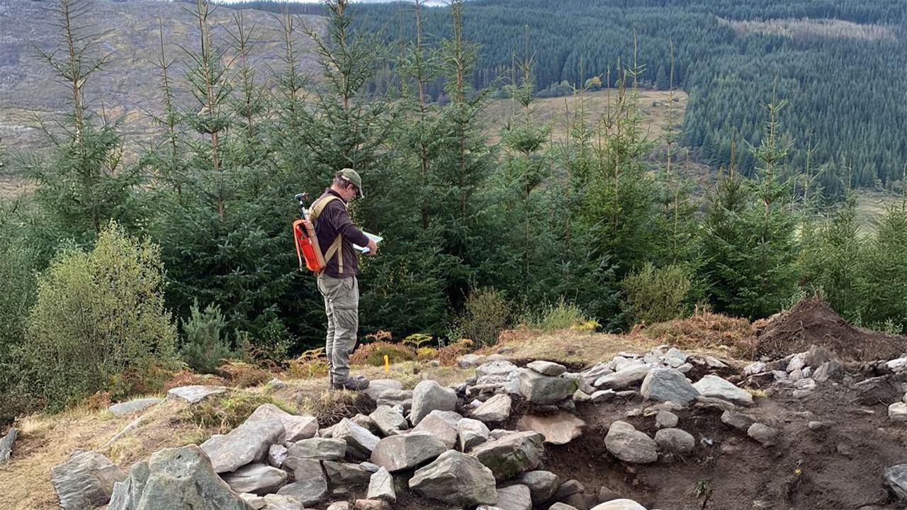 Archaeology Scotland Eos Positioning Systems Arrow 100 GNSS receiver