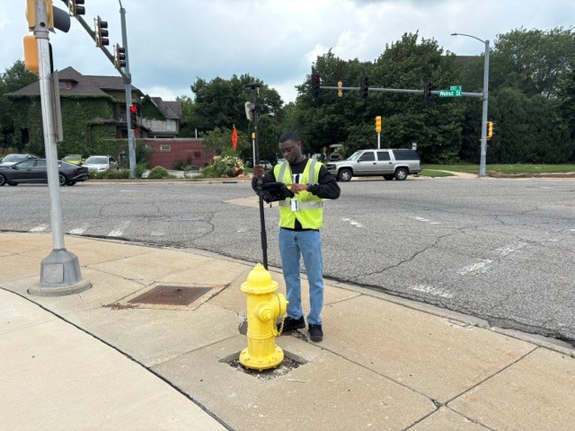 City-of-Rockford-Illinois-GPSPhoto3-1 Public Works Engineering intern Kyan Muhammed maps a fire hydrant with the Arrow Gold+ in a range pole configuration, ArcGIS Field Maps, and RTK corrections.